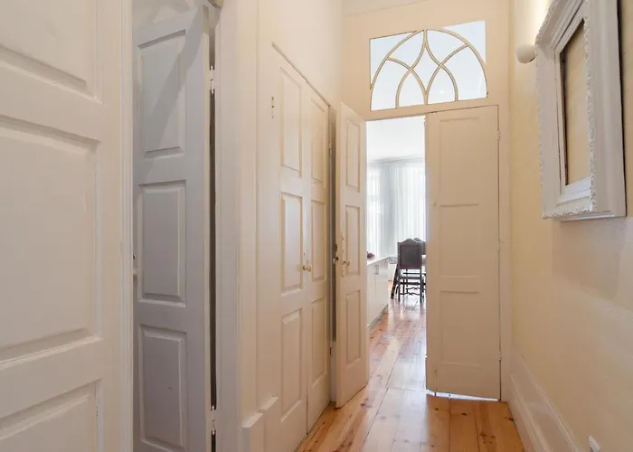 Host Wise - Homely Noble Flats - Garden & Jacuzzi *