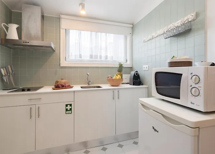 Host Wise - Homely Noble Flats - Garden & Jacuzzi Апартаменты *