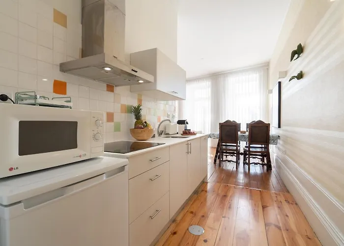 Host Wise - Homely Noble Flats - Garden & Jacuzzi Апартаменты *