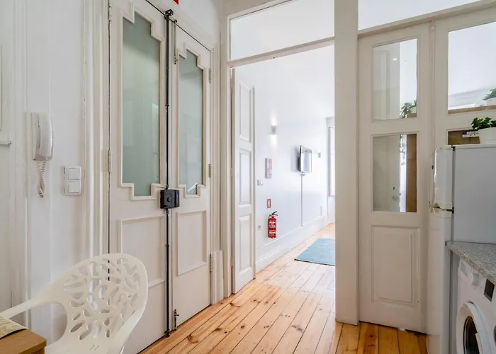 Διαμέρισμα Host Wise - Homely Noble Flats - Garden & Jacuzzi *