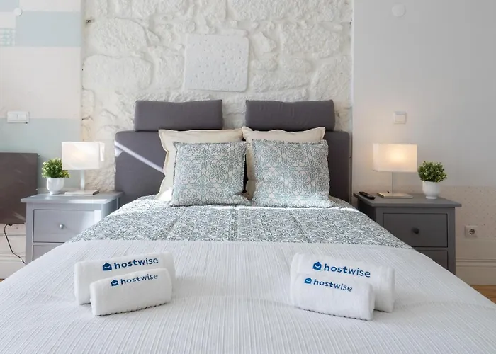 Host Wise - Homely Noble Flats - Garden & Jacuzzi