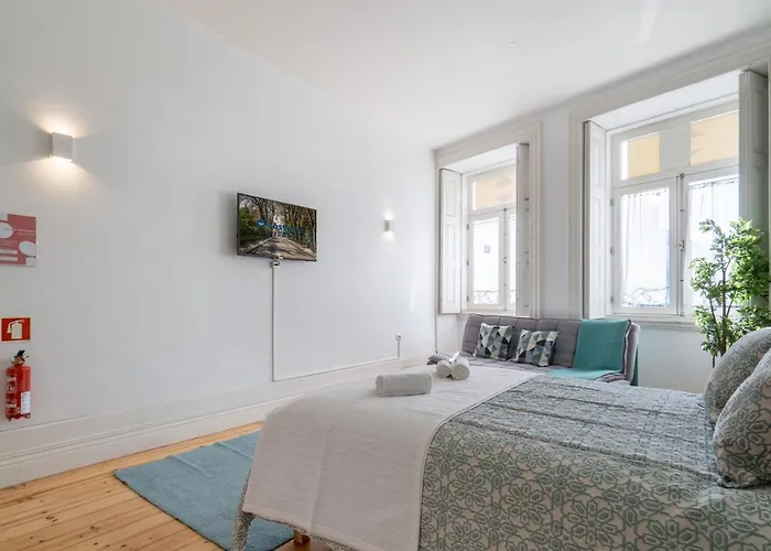 Host Wise - Homely Noble Flats - Garden & Jacuzzi