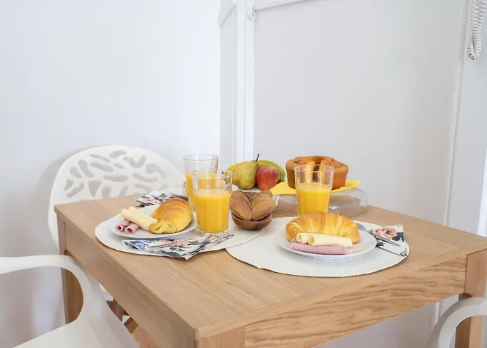 Host Wise - Homely Noble Flats - Garden & Jacuzzi