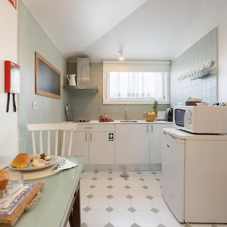 Host Wise - Homely Noble Flats - Garden & Jacuzzi * Porto