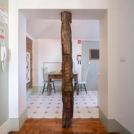 Host Wise - Homely Noble Flats - Garden & Jacuzzi Apartament