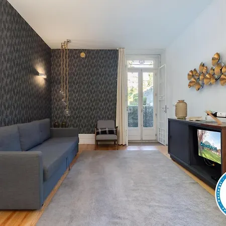 Host Wise - Homely Noble Flats - Garden & Jacuzzi