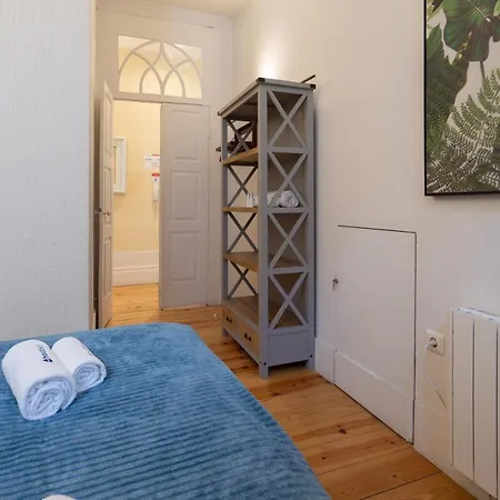 Host Wise - Homely Noble Flats - Garden & Jacuzzi *