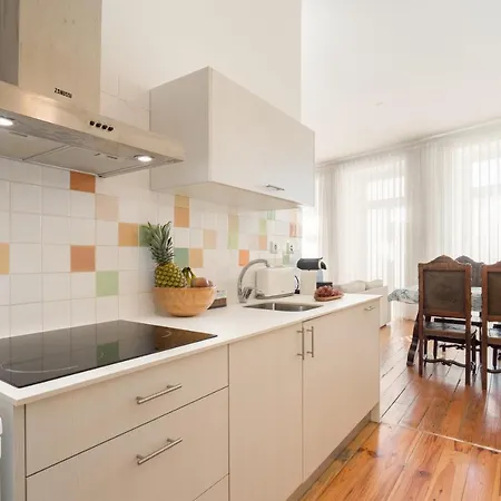 Host Wise - Homely Noble Flats - Garden & Jacuzzi *