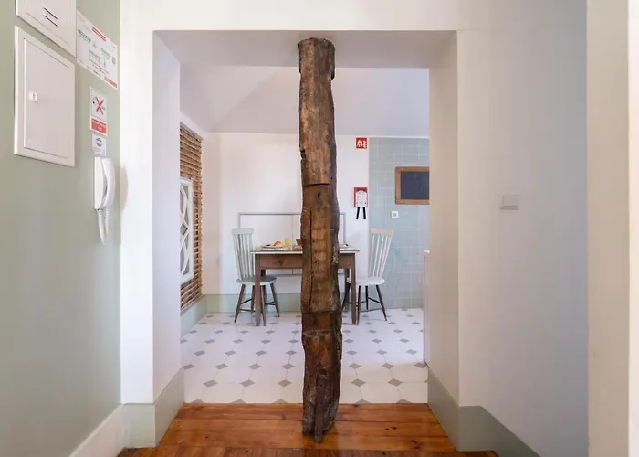 Host Wise - Homely Noble Flats - Garden & Jacuzzi דירה