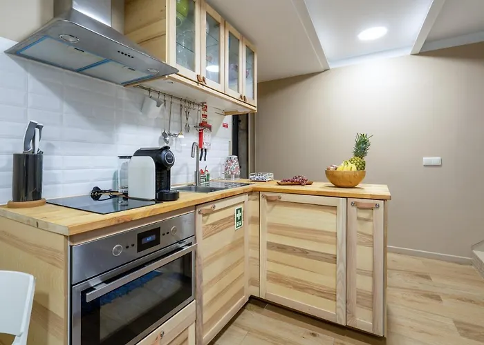 Host Wise - Homely Noble Flats - Garden & Jacuzzi דירה