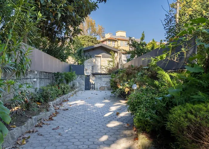 Host Wise - Homely Noble Flats - Garden & Jacuzzi דירה