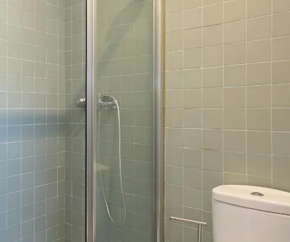 Host Wise - Homely Noble Flats - Garden & Jacuzzi דירה *