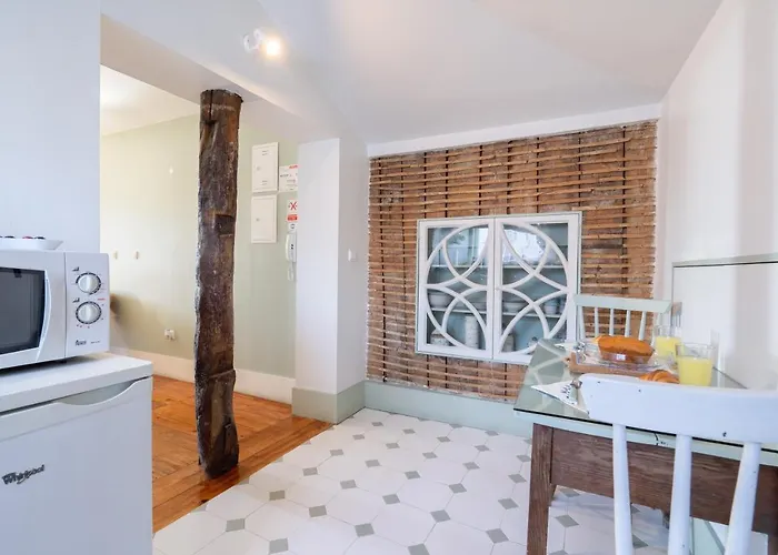 Host Wise - Homely Noble Flats - Garden & Jacuzzi * פורטו