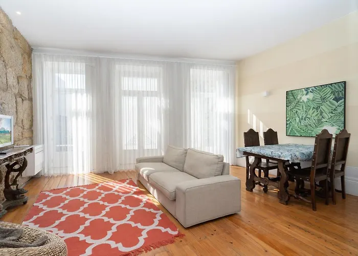 Host Wise - Homely Noble Flats - Garden & Jacuzzi דירה *