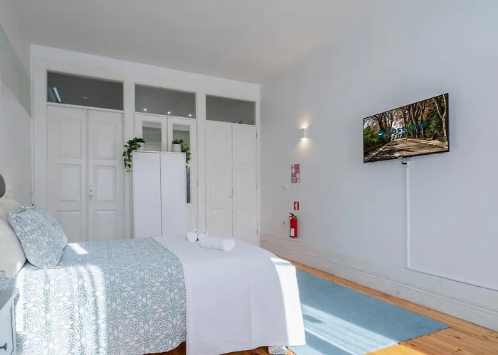 Host Wise - Homely Noble Flats - Garden & Jacuzzi