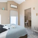 Host Wise - Homely Noble Flats - Garden & Jacuzzi Apartamento *