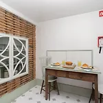 Host Wise - Homely Noble Flats - Garden & Jacuzzi * Porto