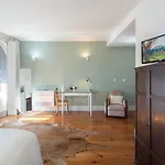 Apartamento Host Wise - Homely Noble Flats - Garden & Jacuzzi