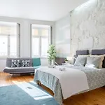 Host Wise - Homely Noble Flats - Garden & Jacuzzi *