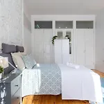 Host Wise - Homely Noble Flats - Garden & Jacuzzi Apartamento